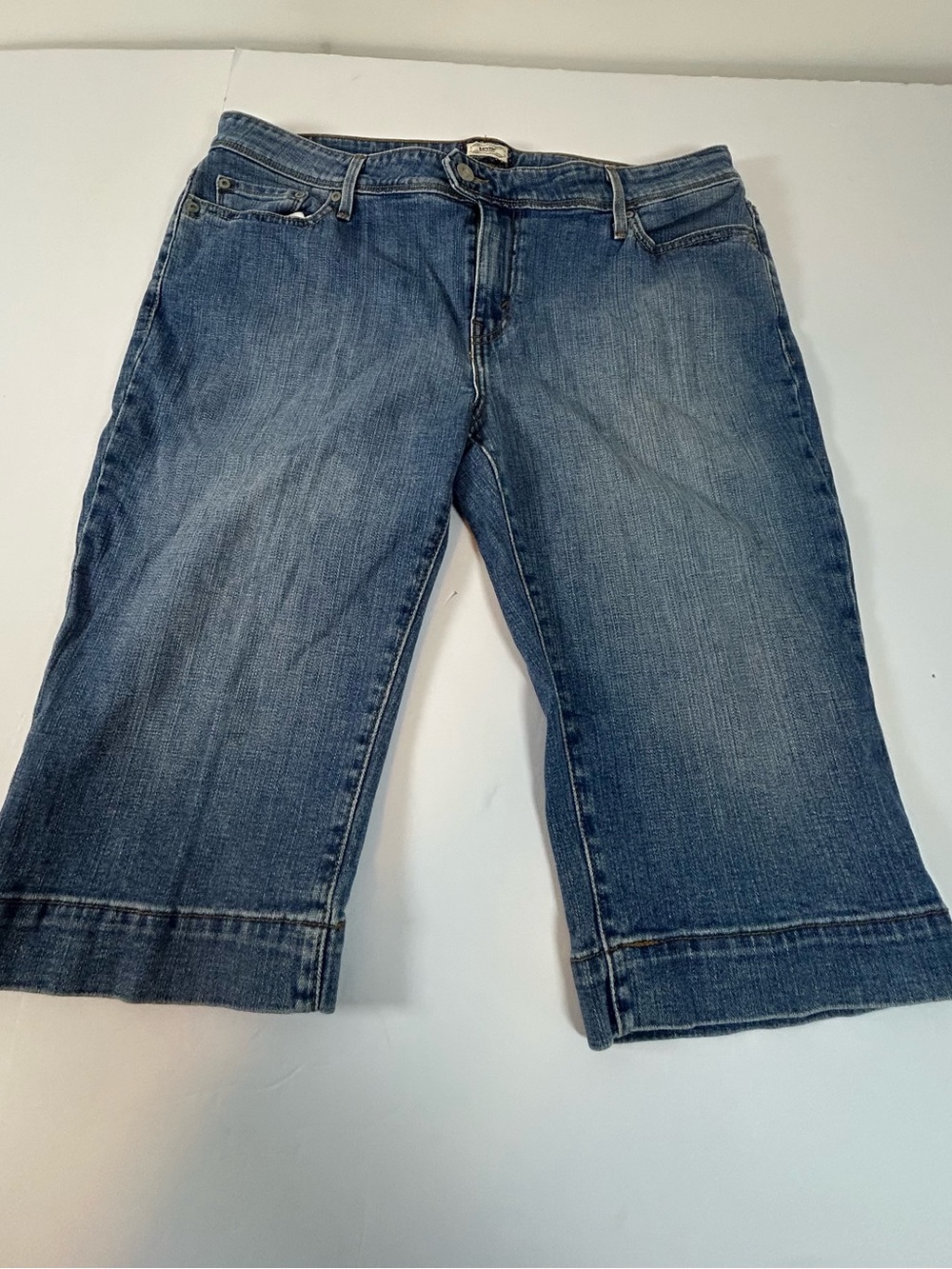Levi's Women's Medium Blue Denim 515 Capri